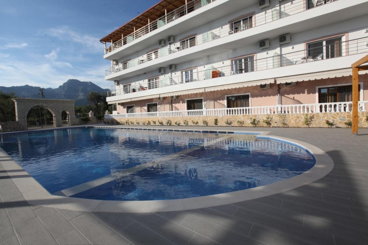 Hotel Riviera Borsh Exterior photo